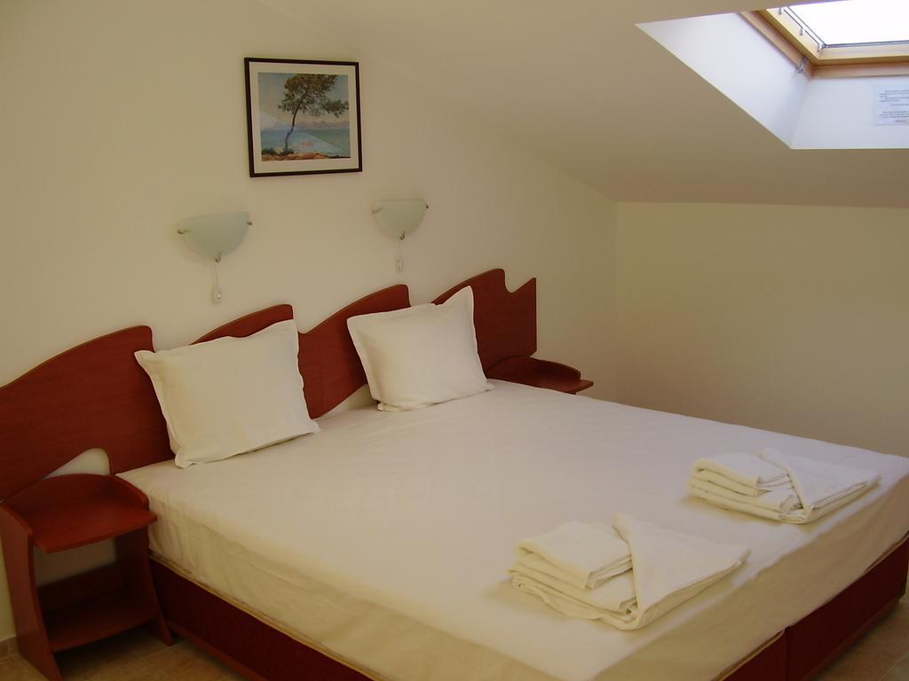 Alpina Hotel Lozenets Room photo